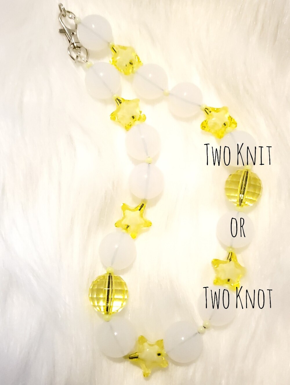 NWT Chunky White And Yellow Bubblegum Beaded Nylon Clip On Necklace Multifaceted